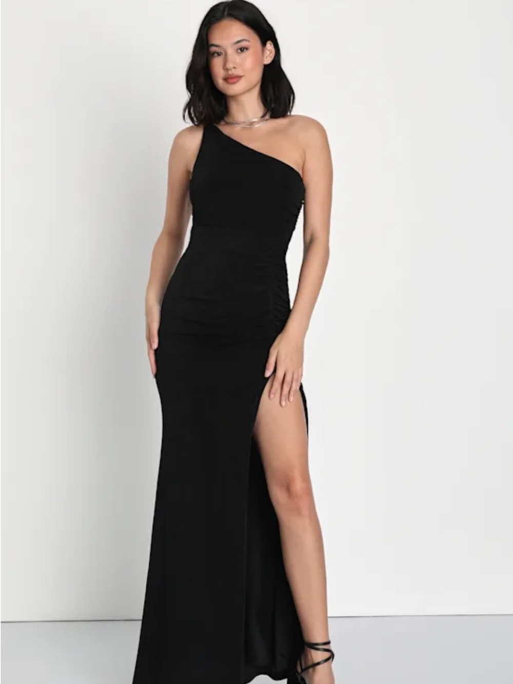 Lulu's Sleek One-Shoulder Black Gown with High Slit